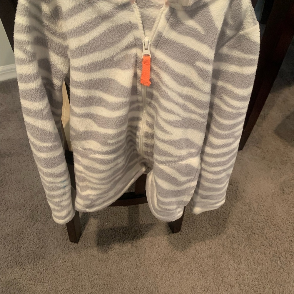 Perfect for winter girls zebra print hooded jacket size5/6